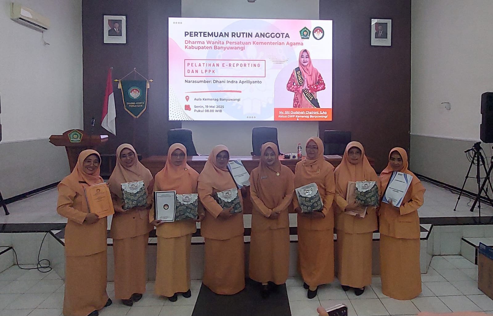 DWP UP MTsN 9 Banyuwangi Hadiri Pertemuan Rutin DWP Kemenag Kabupaten Banyuwangi:  Pelatihan E-Reporting dan LPPK