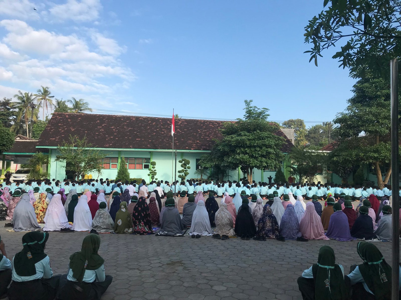 MTsN 9 Banyuwangi Ikuti Kegiatan Serentak Kemenag Banyuwangi: Shalat Dhuha dan 80 Ribu Shalawat Nariyah