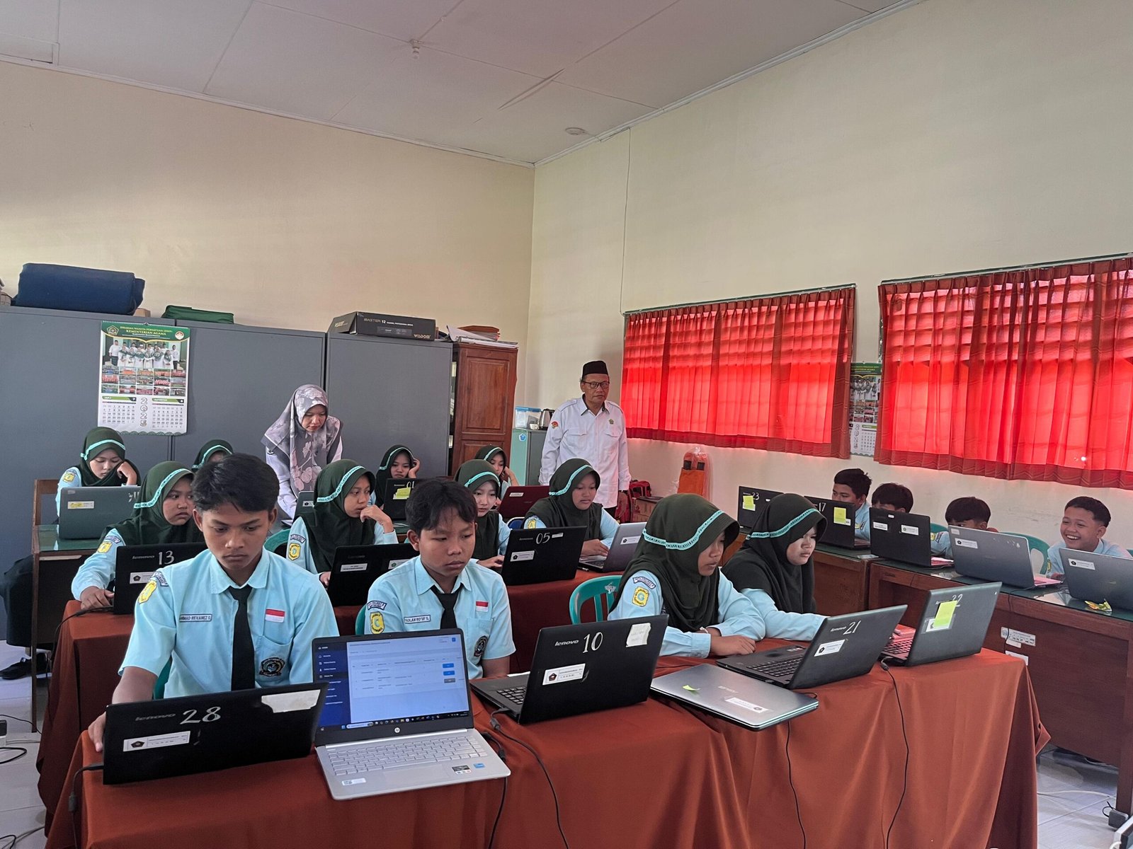 MTsN 9 Banyuwangi Sukses Laksanakan ANBK Hari Pertama : Literasi dan Survei Karakter Siswa