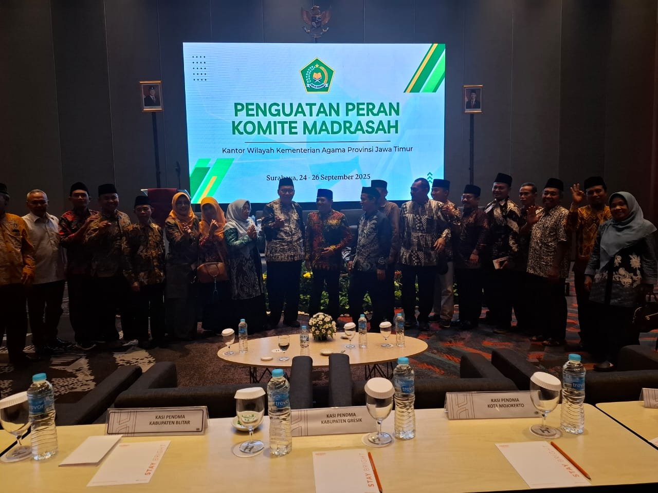 Wujudkan Madrasah Bermutu : Kepala dan Komite MTsN 9 Banyuwangi Ikuti Penguatan Tata Kelola Madrasah di Surabaya