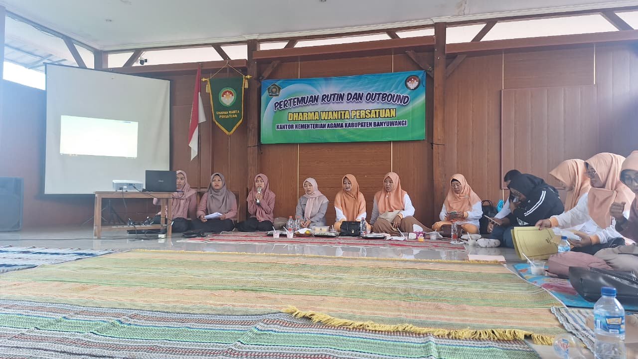 DWP UP MTsN 9 Banyuwangi Ikuti Pertemuan Rutin dan Sosialisasi UU KDRT di Pascamp Glagah