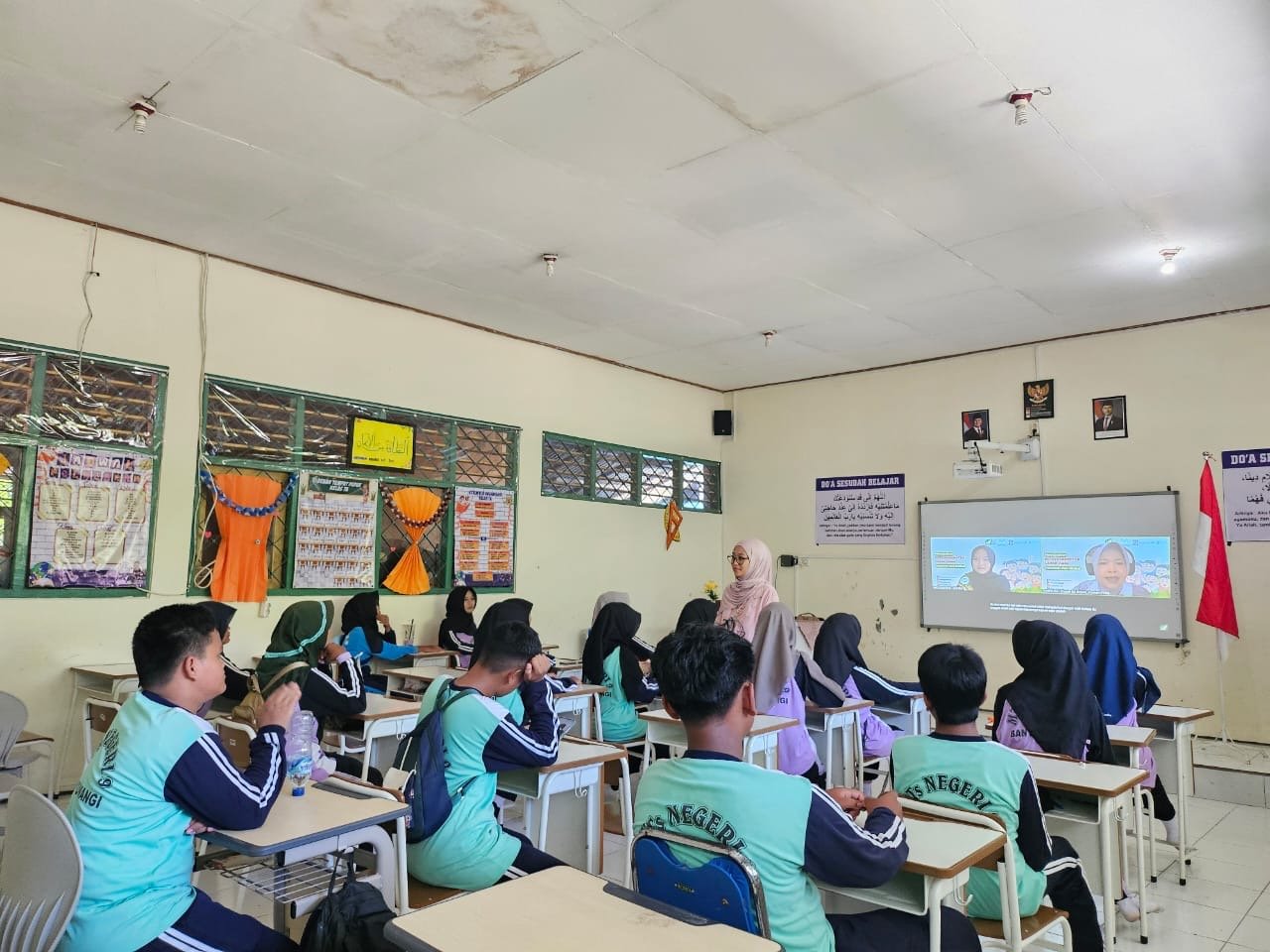 Siswa MTsN 9 Banyuwangi Berpartisipasi dalam Webinar Nasional Seri #276 Mewujudkan Kota Layak Anak