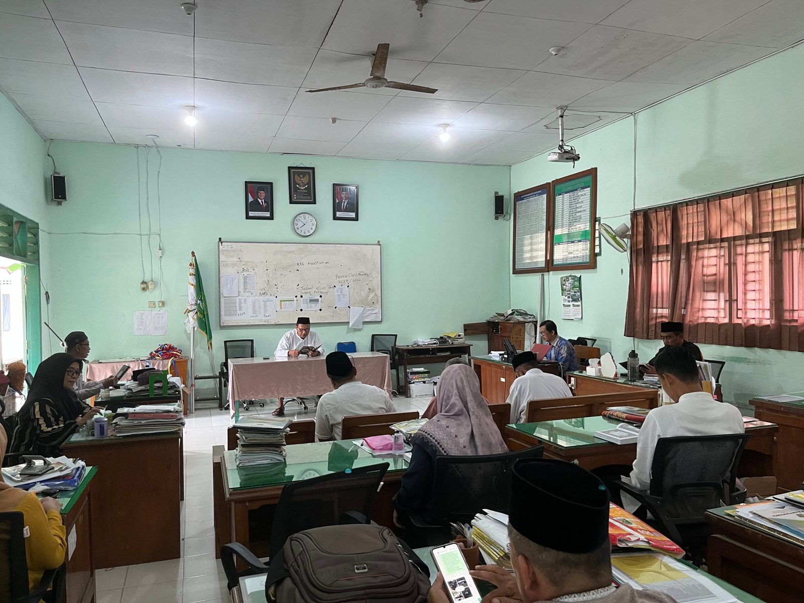 MTsN 9 Banyuwangi Melaksanakan Kegiatan Khotmil Qur’an dan Doa Munajat  Memperingati HAB Kemenag ke-80