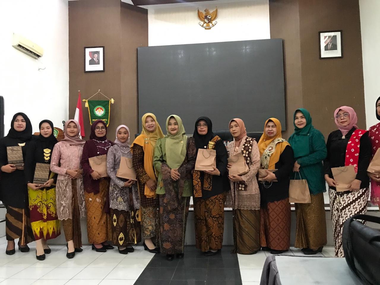 DWP MTsN 9 Banyuwangi Raih Nominasi Mewiru Terbaik pada Pertemuan Rutin dan Peringatan Hari Kartini Kemenag Banyuwangi
