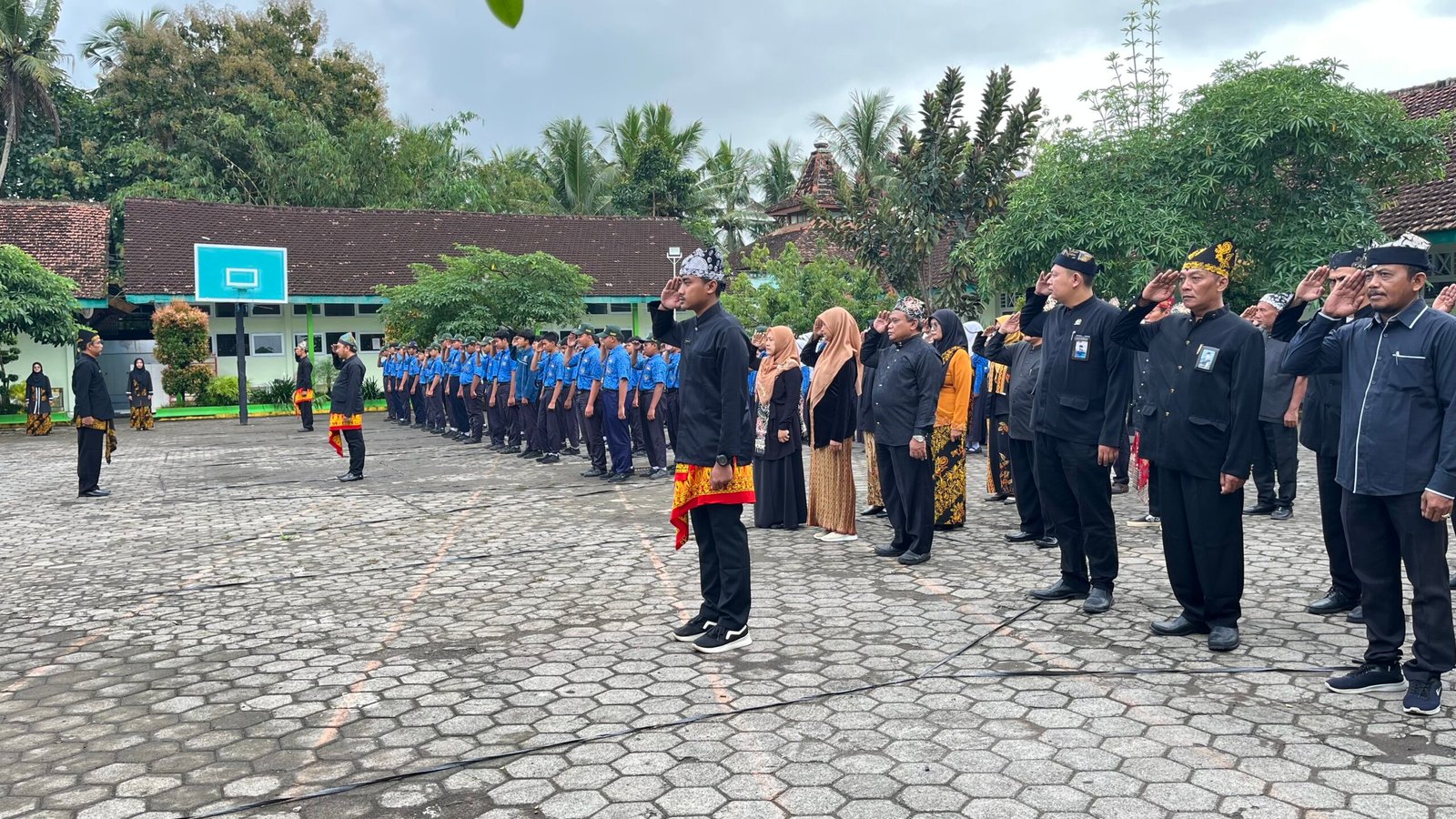 Upacara Hari Pendidikan Nasional di MTsN 9 Banyuwangi, Wujud Komitmen Majukan Pendidikan