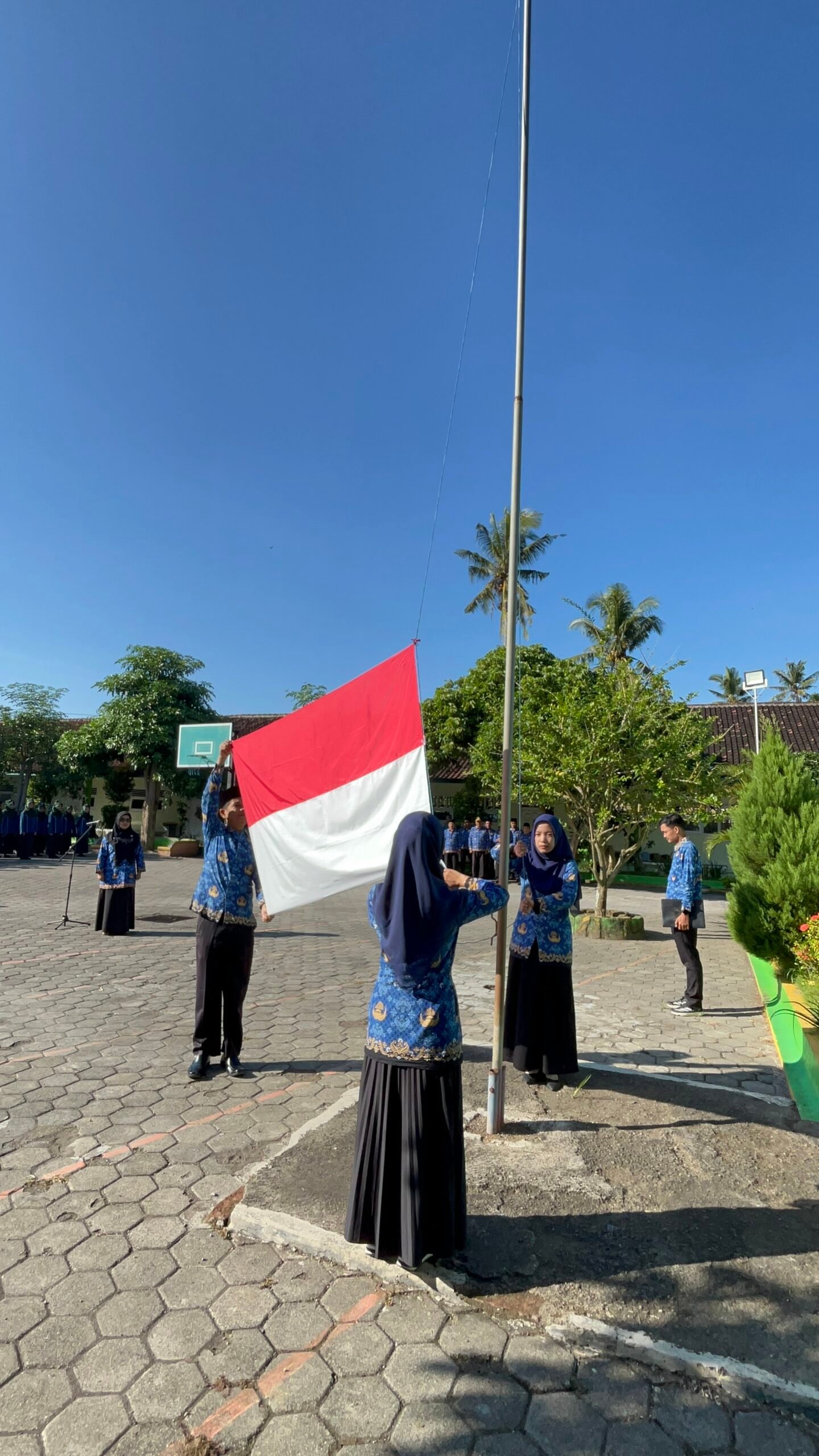 Meneguhkan Nilai Kebangsaan, MTsN 9 Banyuwangi Melaksanakan Upacara Hari Lahir Pancasila