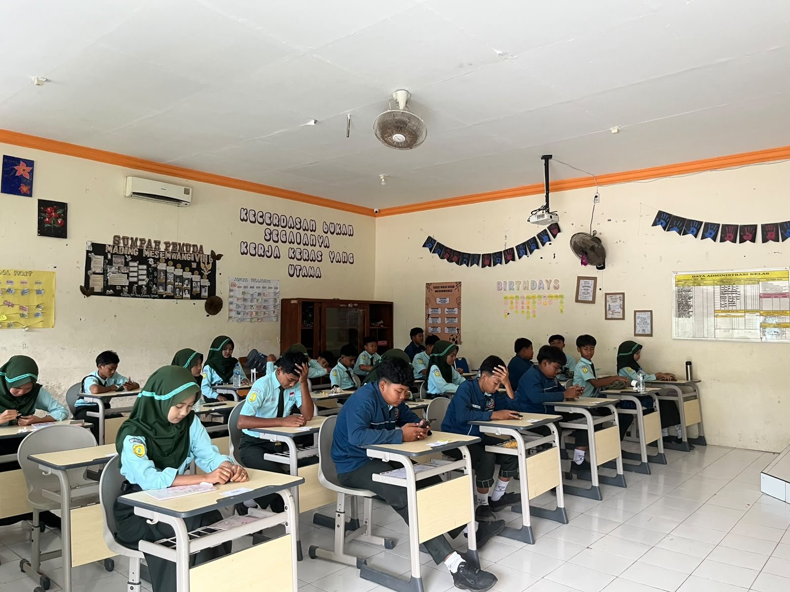 MTsN 9 Banyuwangi Gelar Ujian Tengah Semester dengan Tertib dan Lancar